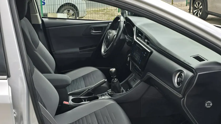TOYOTA Auris -