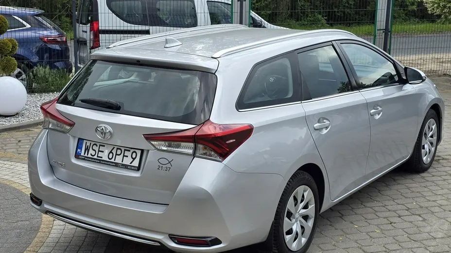 TOYOTA Auris -