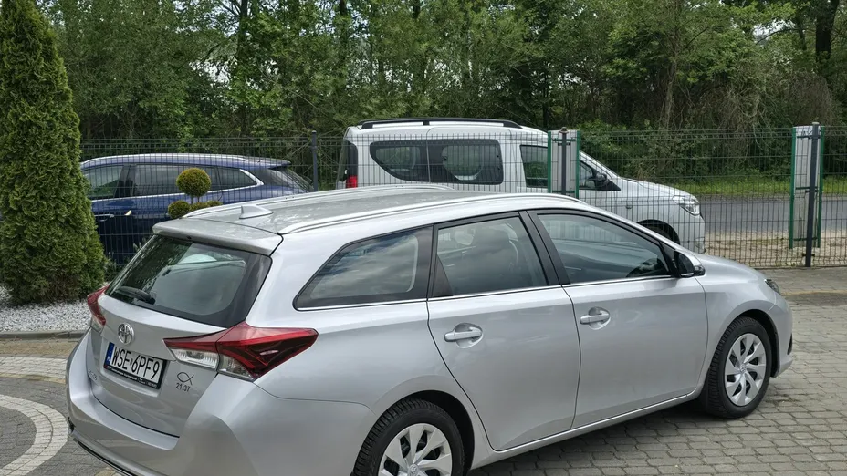 TOYOTA Auris -