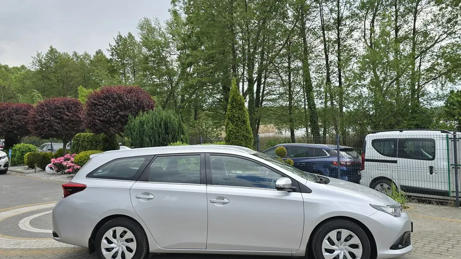 TOYOTA Auris -