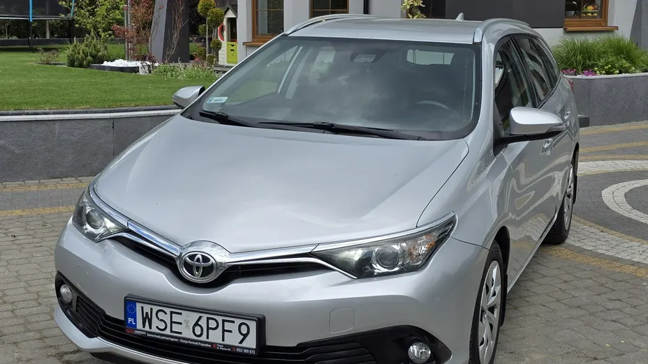 TOYOTA Auris -