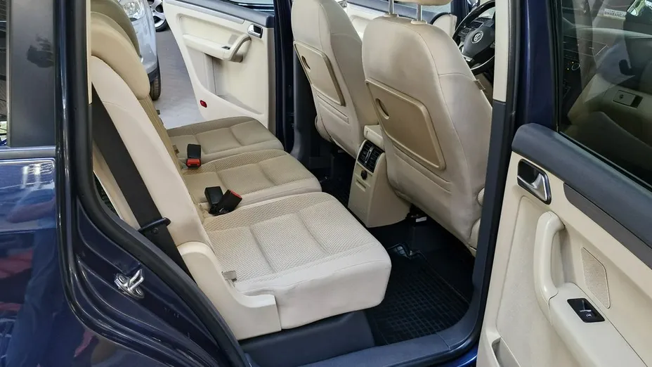 VOLKSWAGEN Touran -