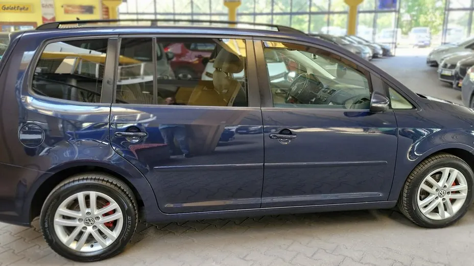 VOLKSWAGEN Touran -