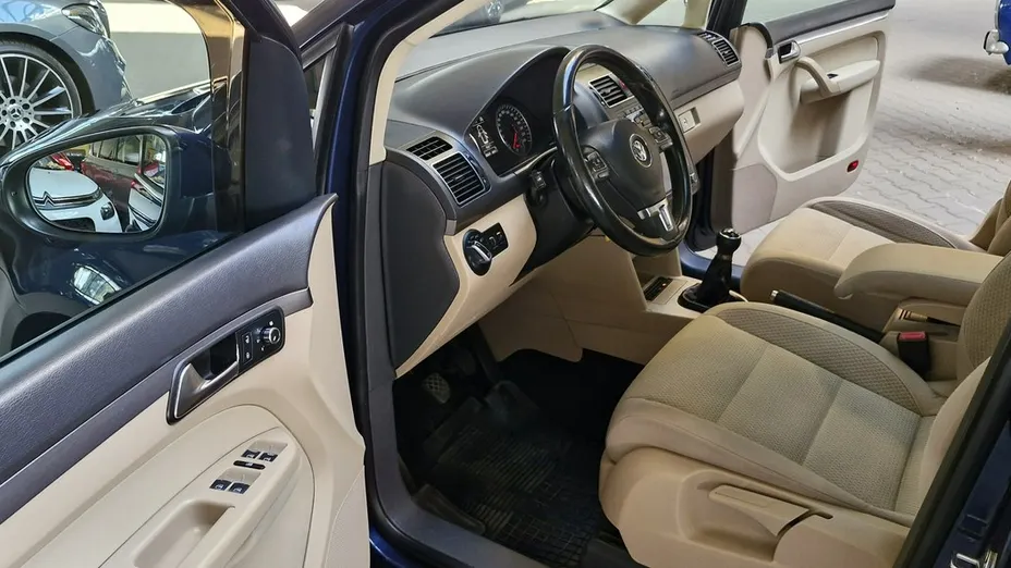 VOLKSWAGEN Touran -