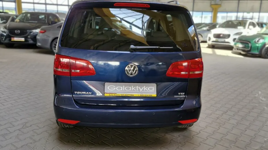 VOLKSWAGEN Touran -