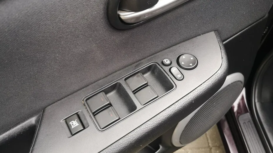 MAZDA 6 -