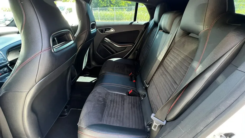 MERCEDES-BENZ CLA -