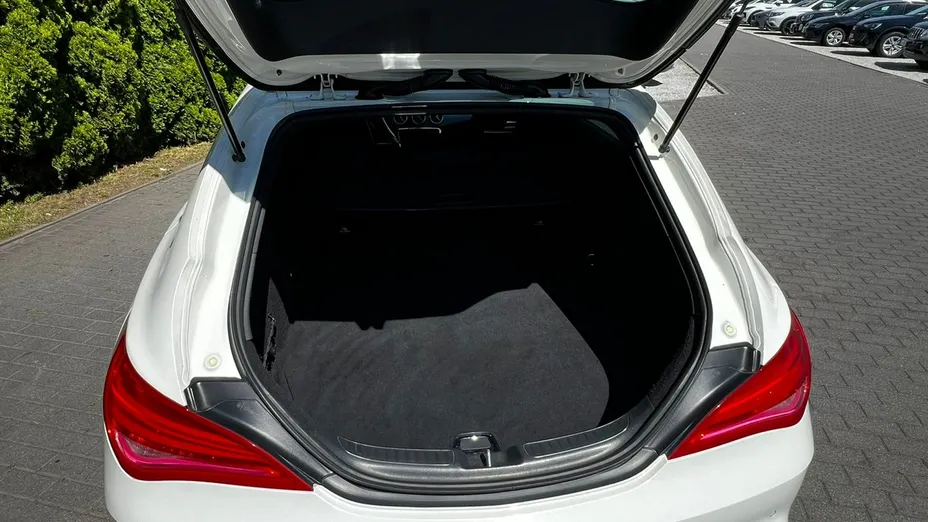 MERCEDES-BENZ CLA -