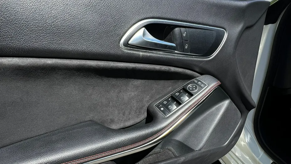 MERCEDES-BENZ CLA -