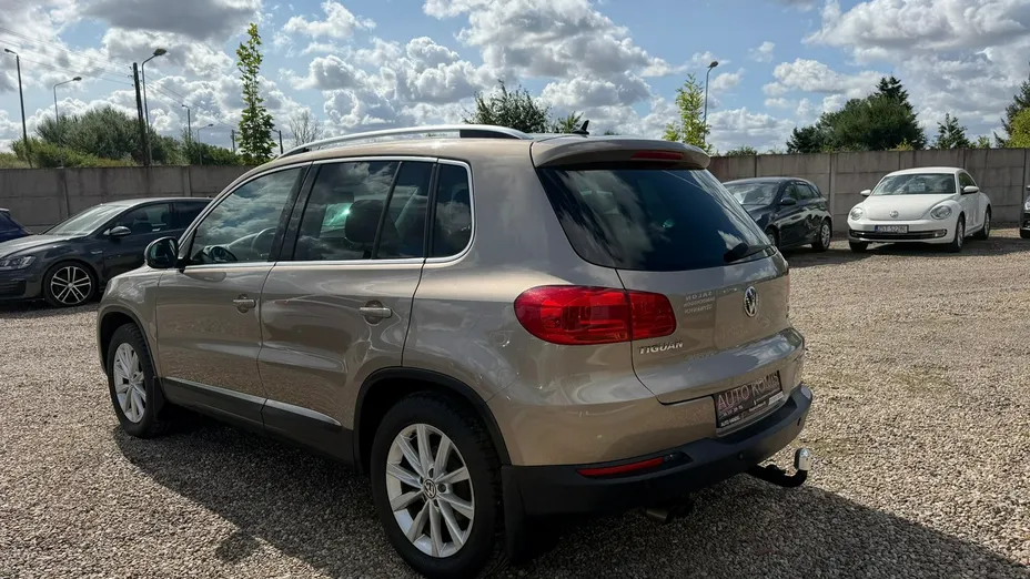 VOLKSWAGEN Tiguan -