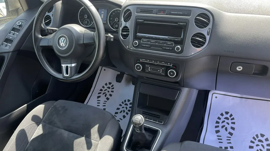 VOLKSWAGEN Tiguan -