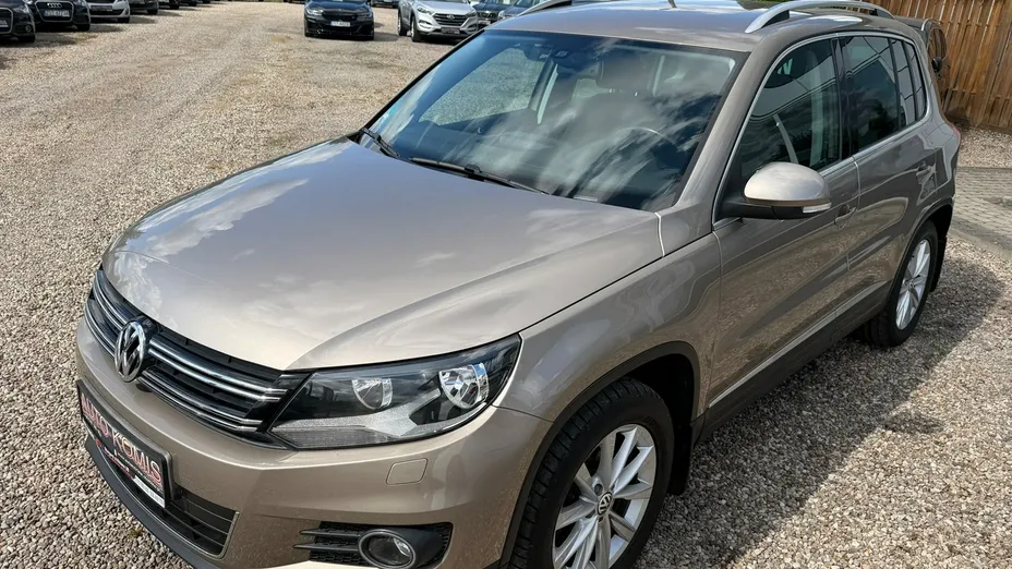 VOLKSWAGEN Tiguan -
