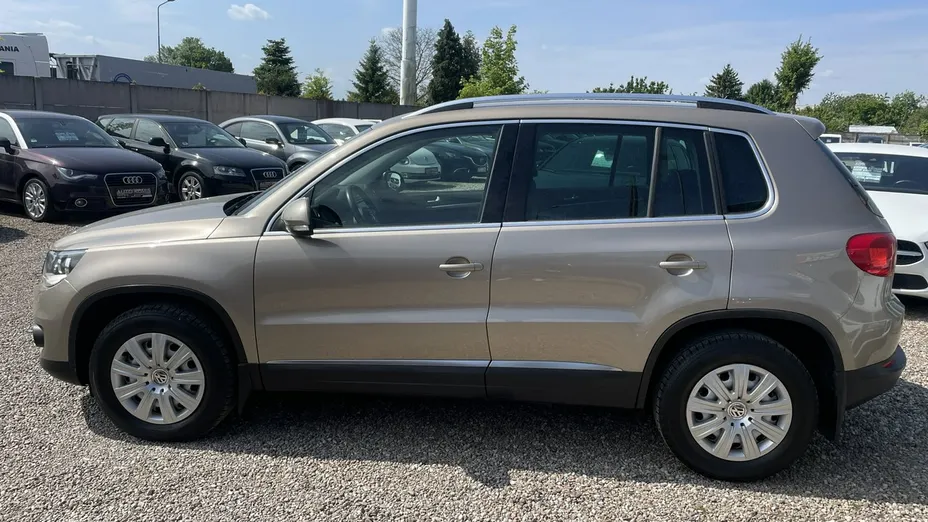 VOLKSWAGEN Tiguan -