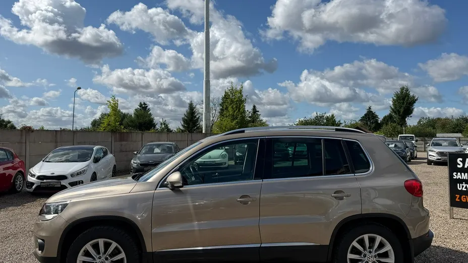 VOLKSWAGEN Tiguan -
