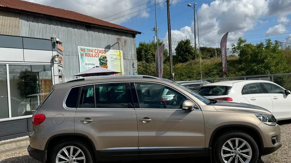 VOLKSWAGEN Tiguan -