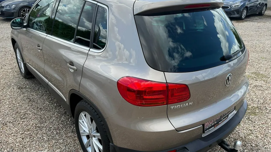 VOLKSWAGEN Tiguan -