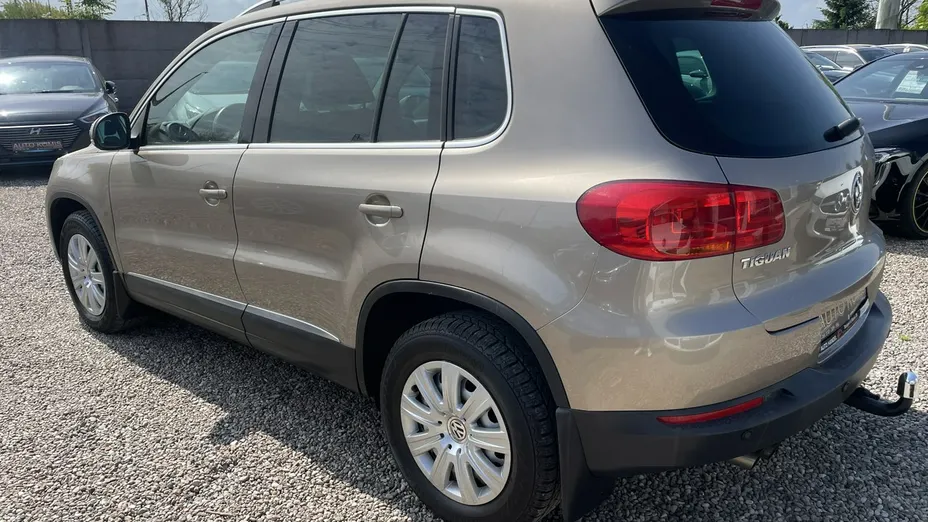 VOLKSWAGEN Tiguan -