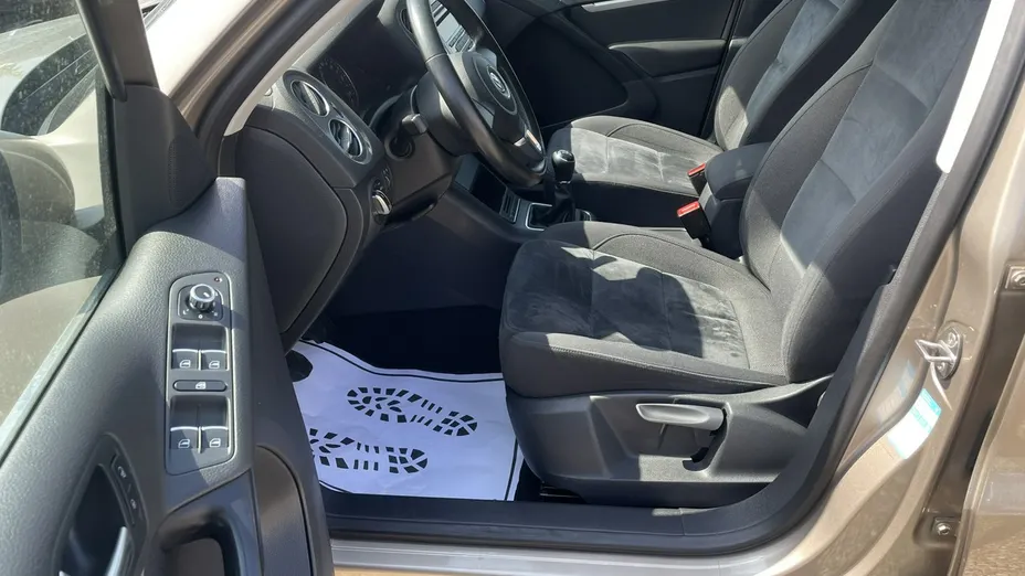 VOLKSWAGEN Tiguan -