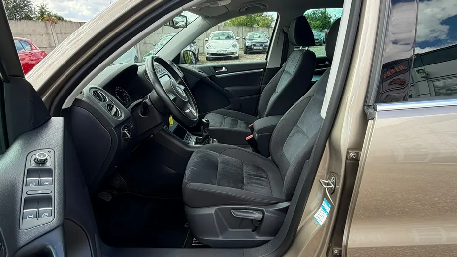 VOLKSWAGEN Tiguan -