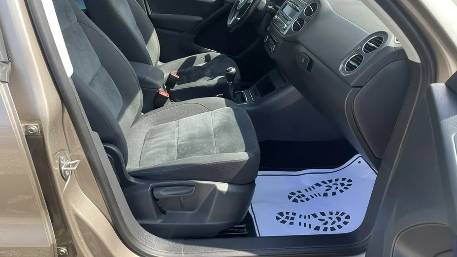 VOLKSWAGEN Tiguan -