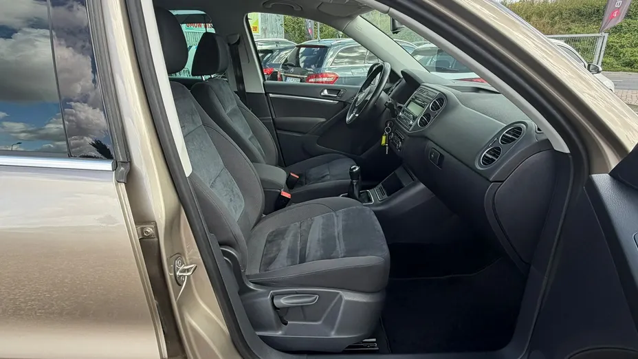 VOLKSWAGEN Tiguan -