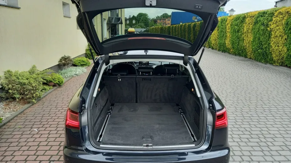 AUDI A6 -