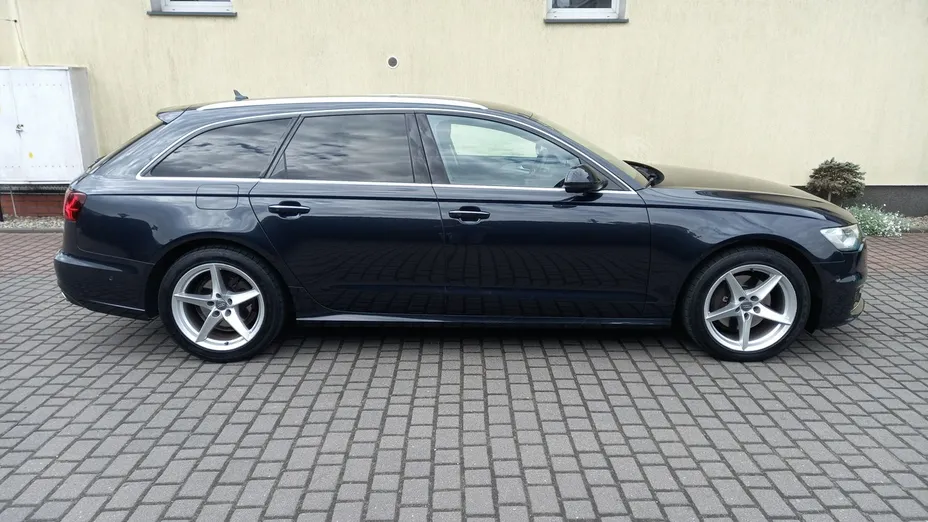 AUDI A6 -