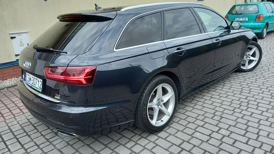 AUDI A6 -