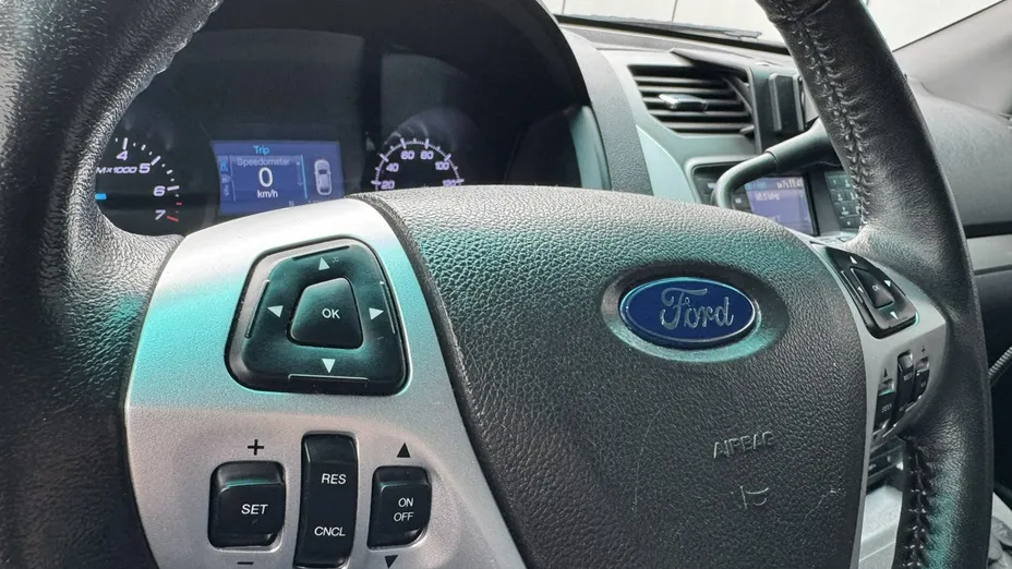 FORD Explorer -