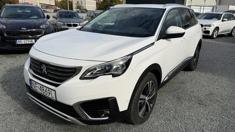 PEUGEOT 5008 -