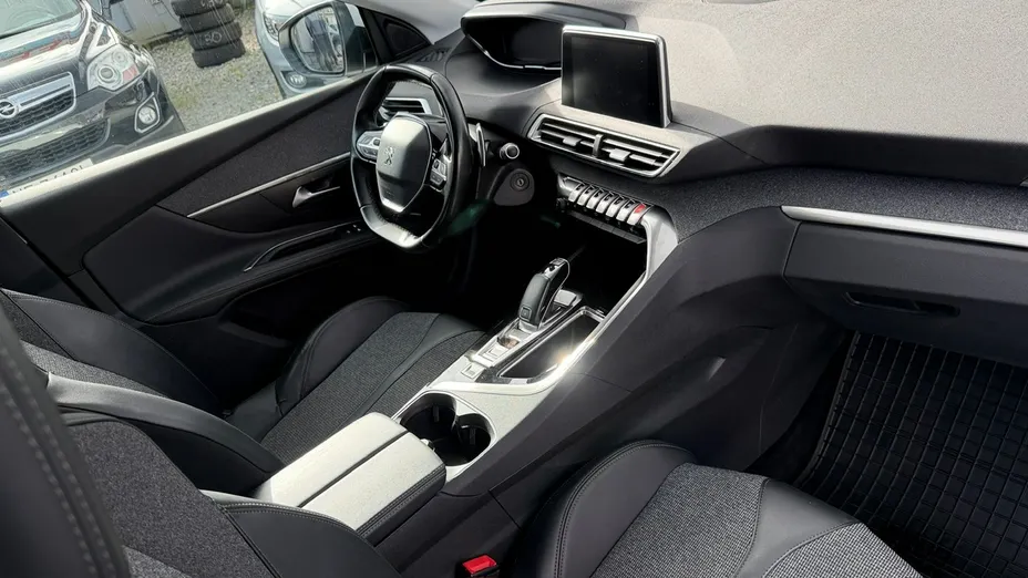 PEUGEOT 5008 -