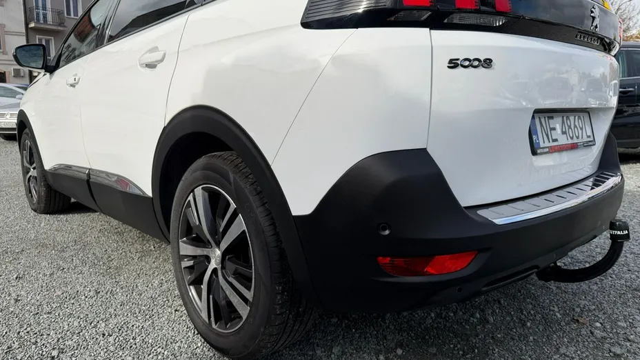 PEUGEOT 5008 -
