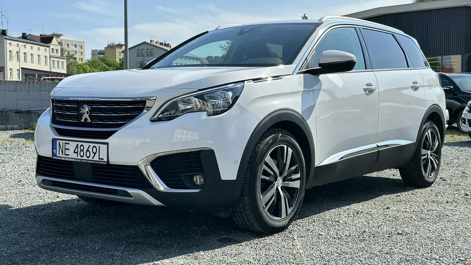 PEUGEOT 5008 -