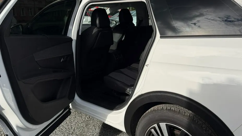 PEUGEOT 5008 -