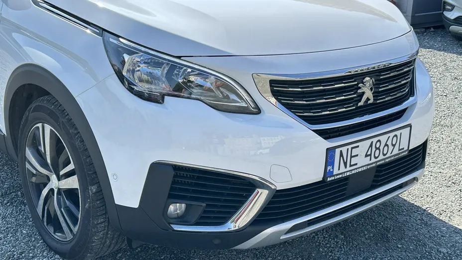 PEUGEOT 5008 -