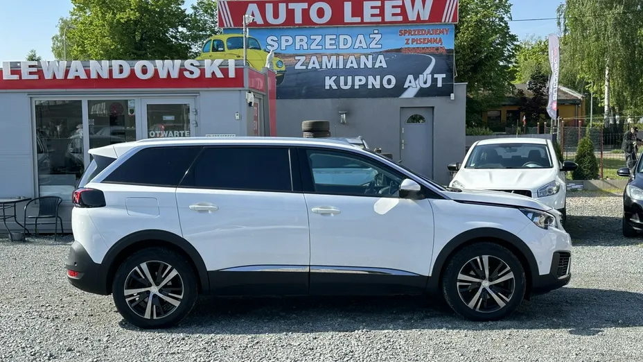 PEUGEOT 5008 -