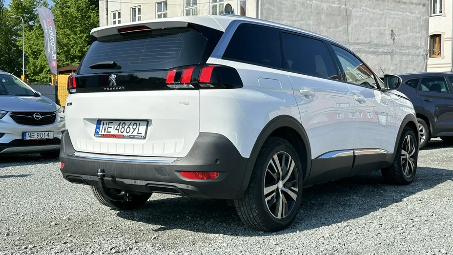 PEUGEOT 5008 -