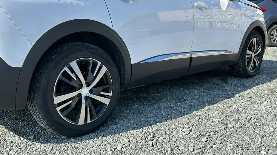 PEUGEOT 5008 -