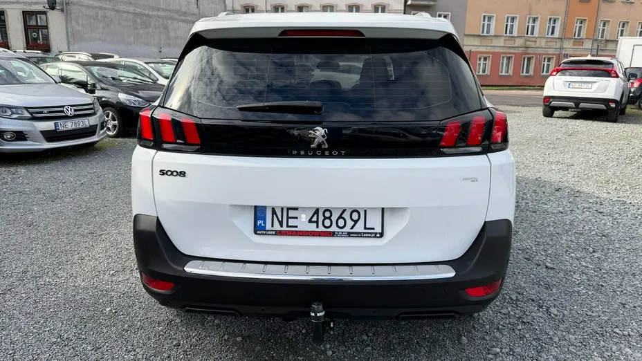 PEUGEOT 5008 -