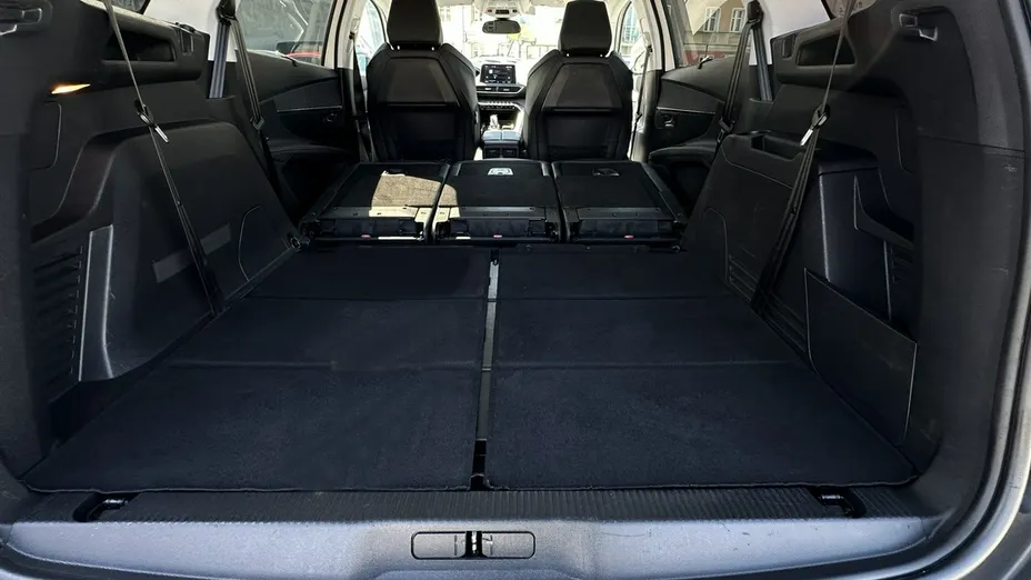PEUGEOT 5008 -
