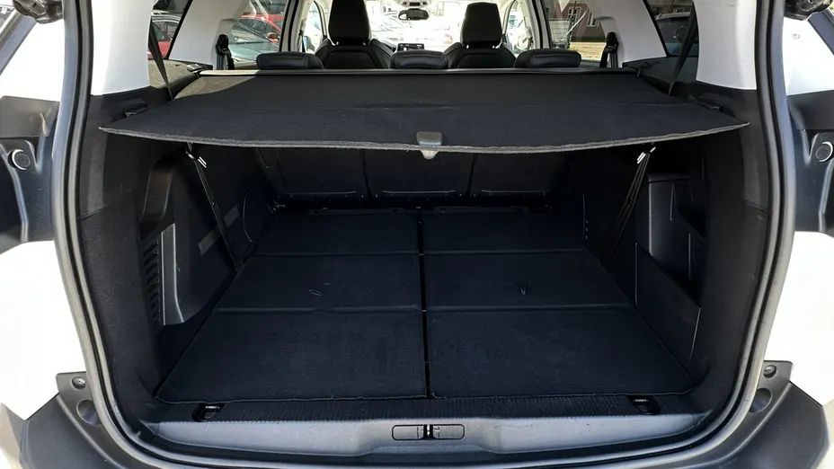 PEUGEOT 5008 -