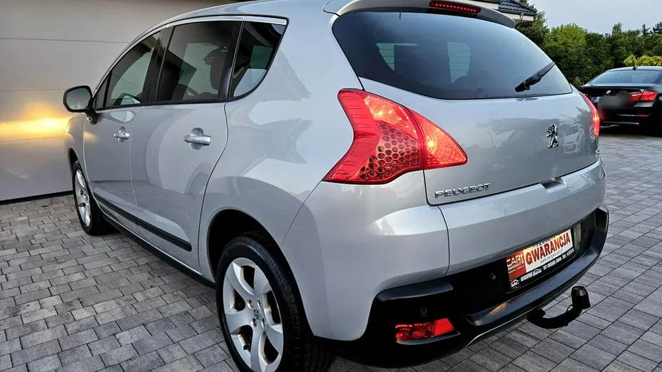 PEUGEOT 3008 -