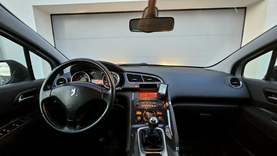 PEUGEOT 3008 -
