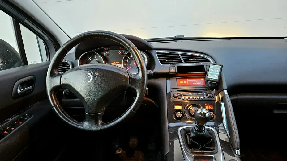 PEUGEOT 3008 -