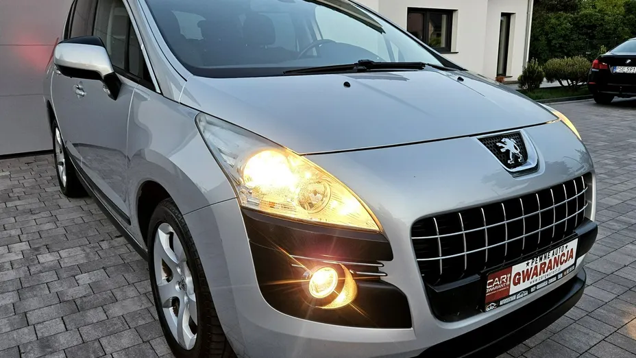 PEUGEOT 3008 -