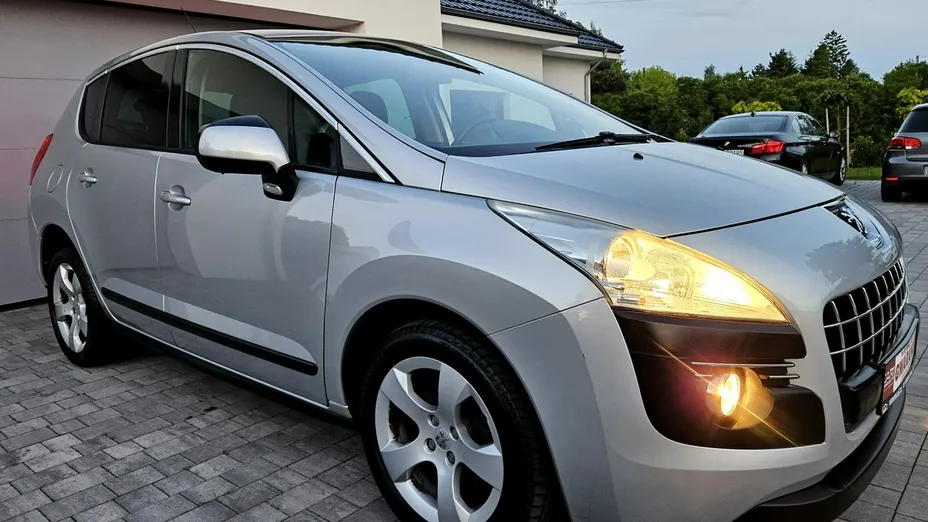 PEUGEOT 3008 -