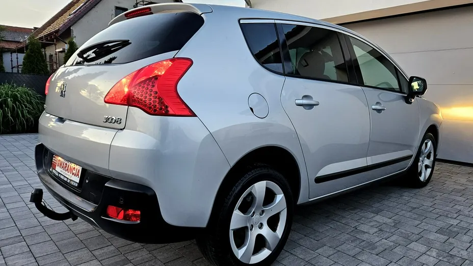 PEUGEOT 3008 -