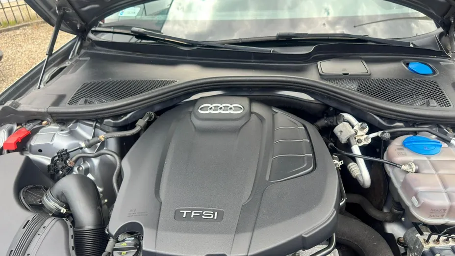 AUDI A6 -
