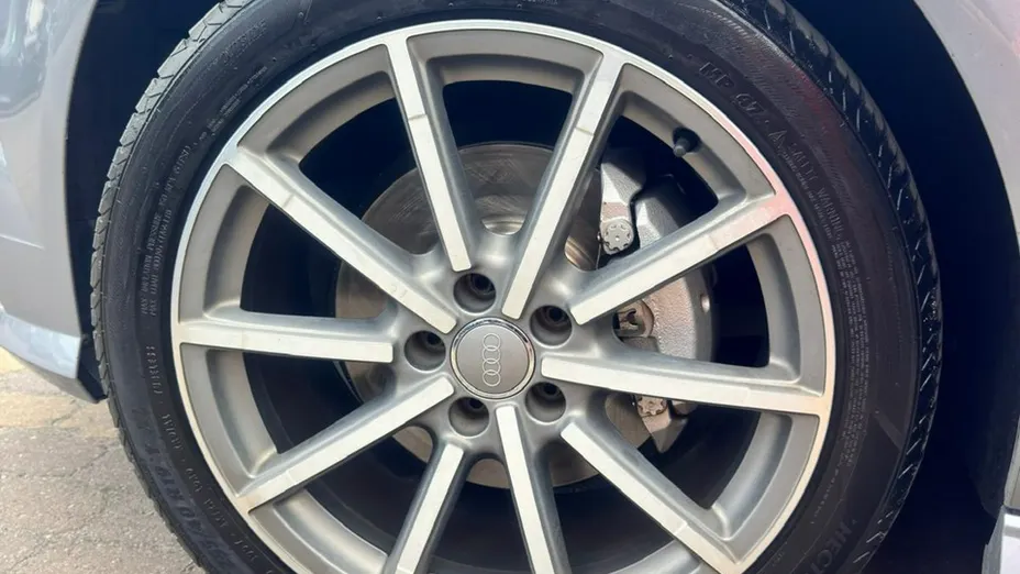 AUDI A6 -