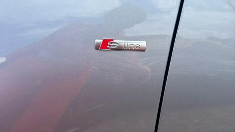 AUDI A6 -